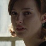 Natalie Portman interpreta Alice Ayres