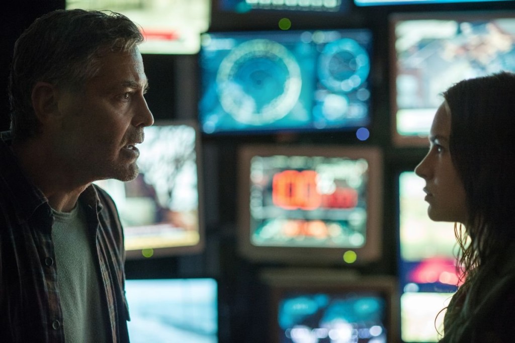 George Clooney e Britt Robertson in una scena del film.