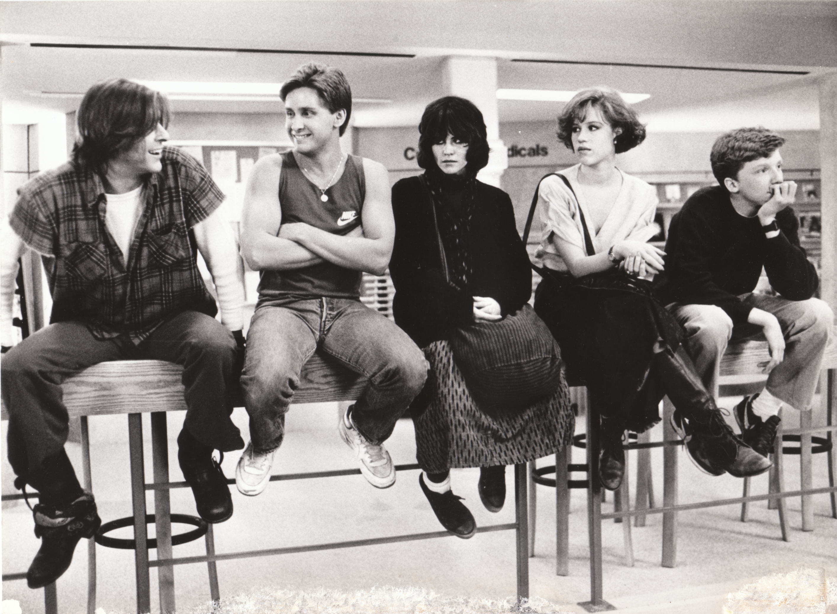 The-Breakfast-Club-Anthony-Michael-Hall-Molly-Ringwald-Judd-Nelson-Emilio-Estevez-Ally-Sheedy-_298556-55