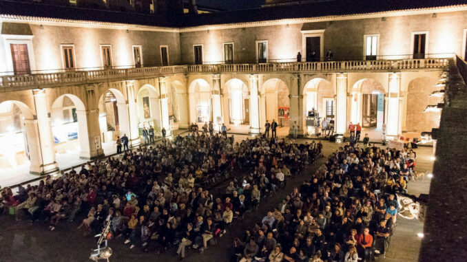 platea corti in cortile 2024